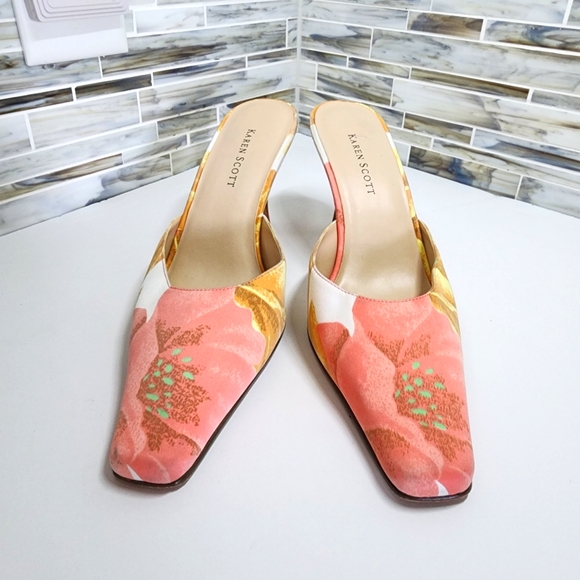 Karen Scott Heels - Picture 2 of 4